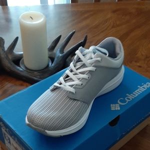 Athletic lightweight shoe, Columbia. Size 8